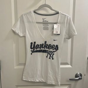 Nike Yankees Women’s Slim Fit Tshirt XS
